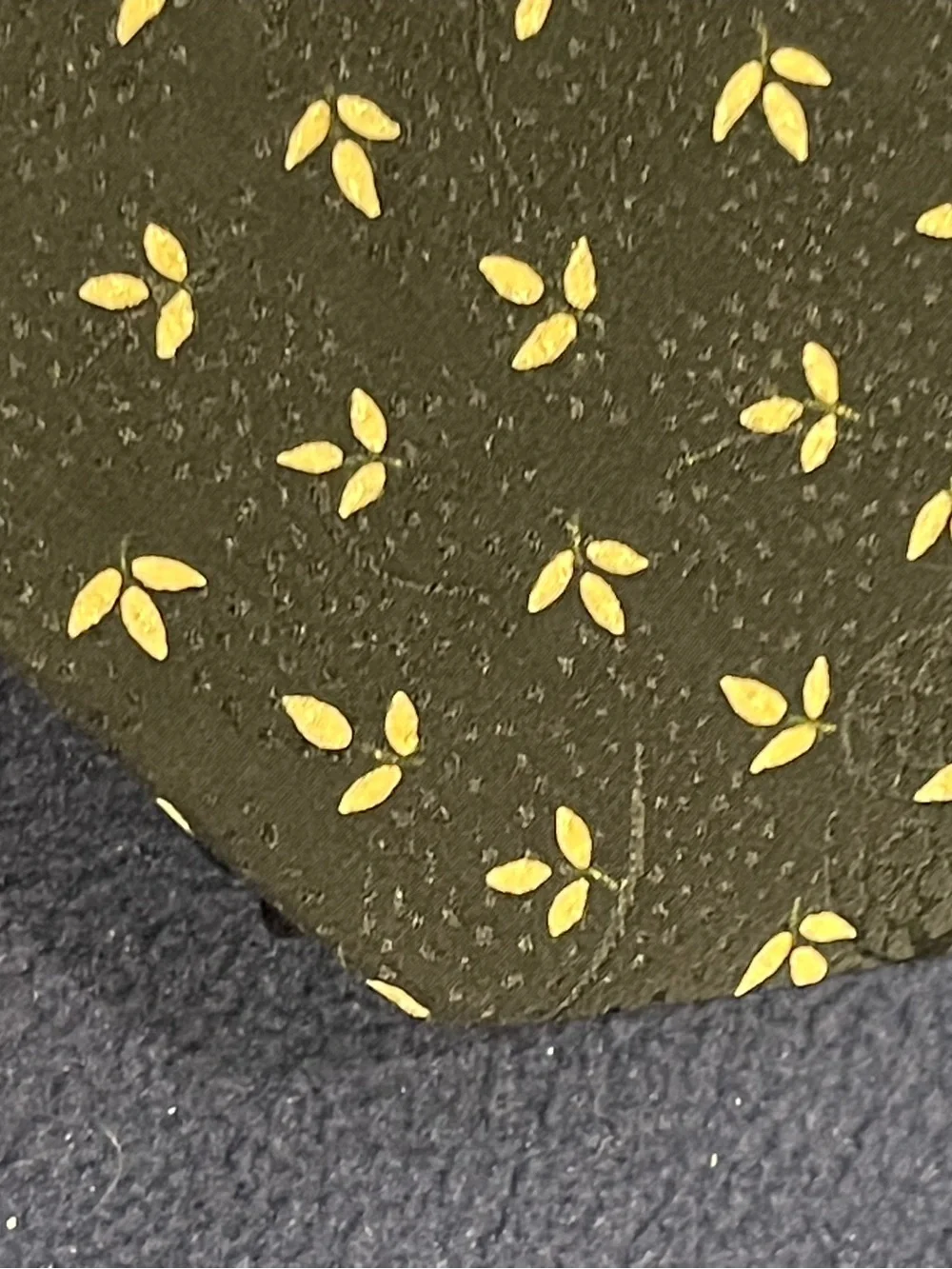 Brioni Black Tie with Gold Leaf Motif - Picture 5 of 5